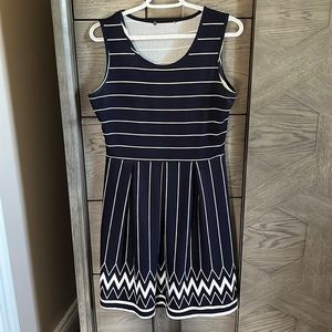 Suzy Shier Size M dress navy and white